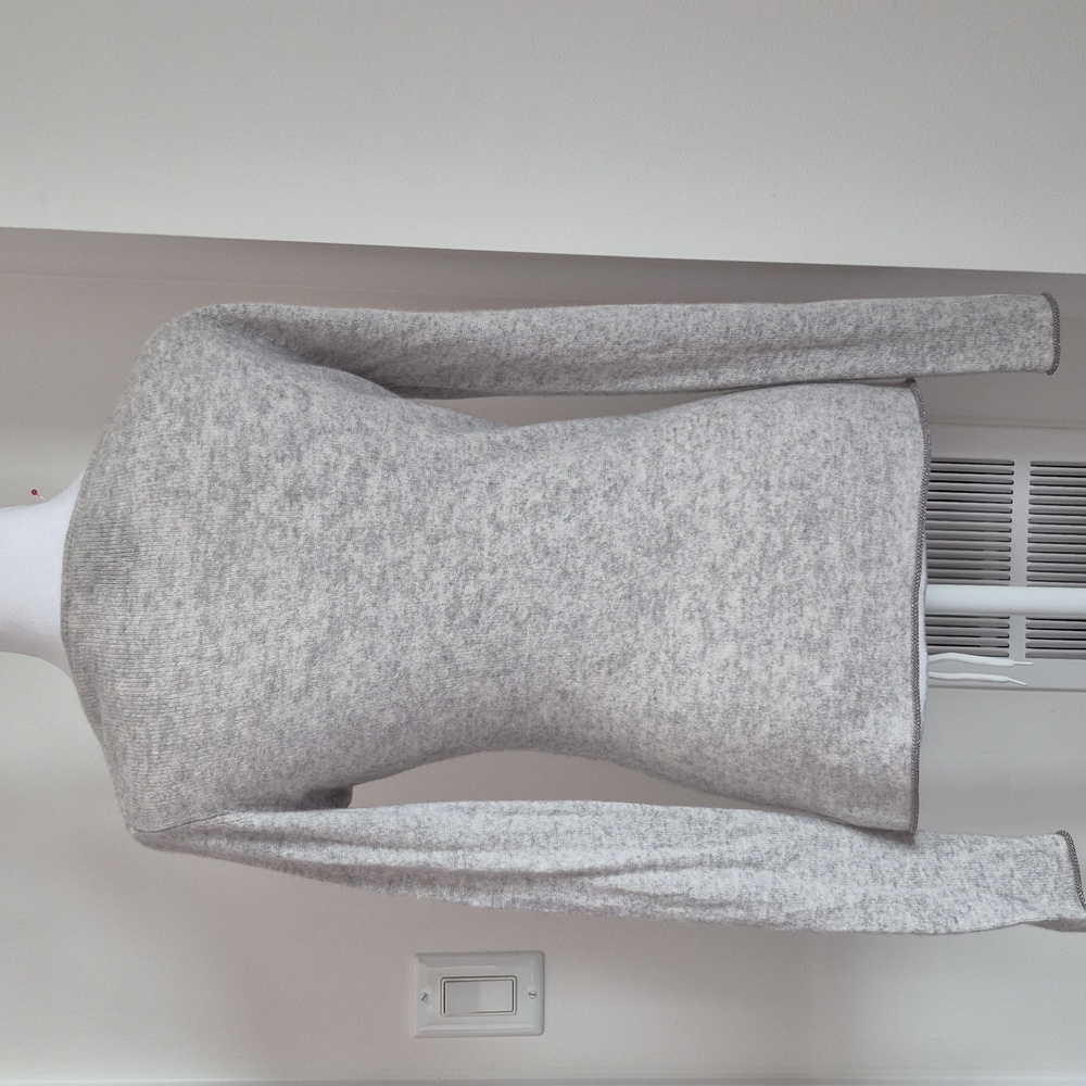 Mantovani Studio Grey Cashmere Sweater Size Small - Picture 3 of 9